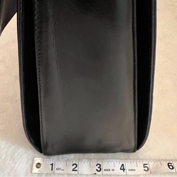 🩷 Salvatore Ferragamo Leather Gancini Handbag Black 2 Way💚 - Picture 5 of 16